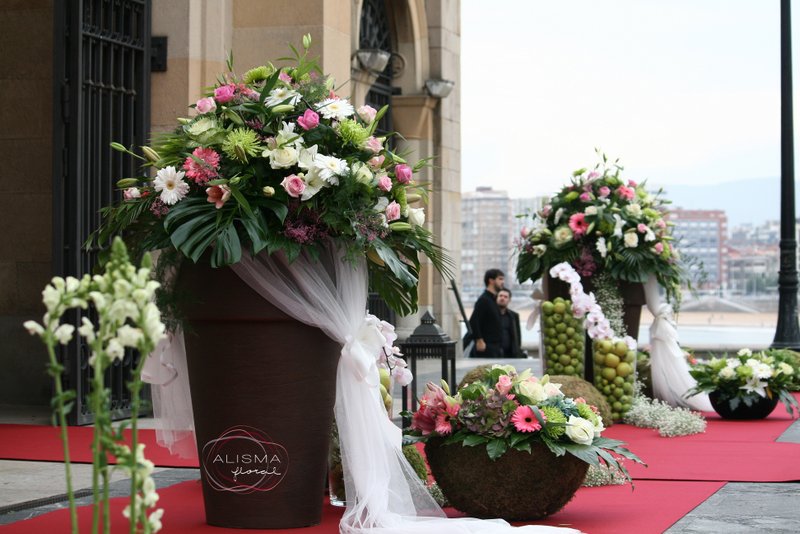 Decoración de la Iglesia de San Pedro Gijón para la Boda de Yoana & Julio de Flores Alisma Avilés